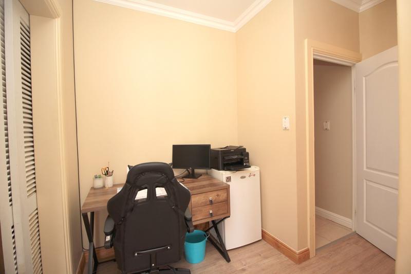 5 Bedroom Property for Sale in Fraaiuitsig Western Cape